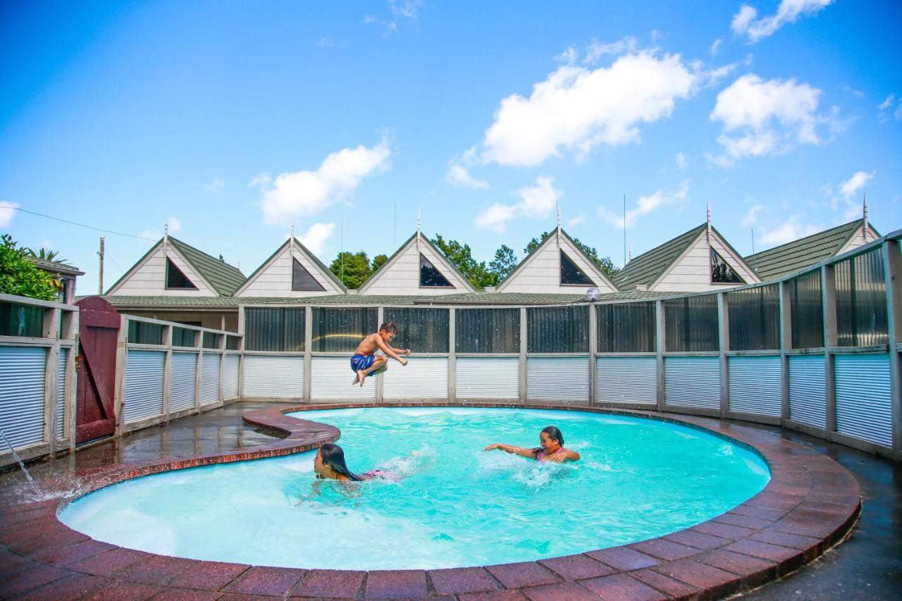 Bulls Motel & Holiday Park Halcombe Exterior foto
